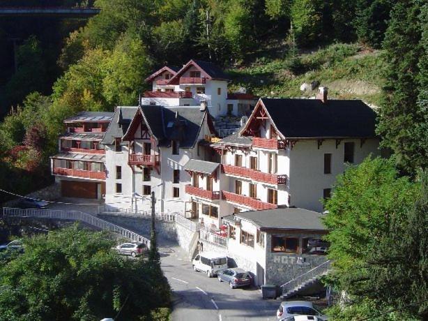 Hotel Les Chalets Brides-les-Bains Exterior photo